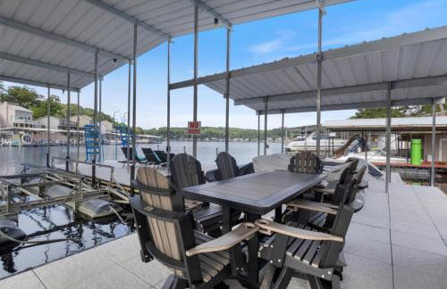 Beautiful Lake Front Home with Private Dock In Lick Branch Cove - Foto 3