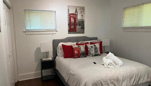 Bright & Comfy 5 star Location Large Deck Oasis - Photo 1