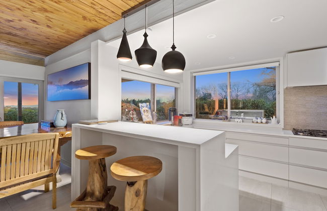 Hilltop Country Retreat with Seaviews - Foto 15