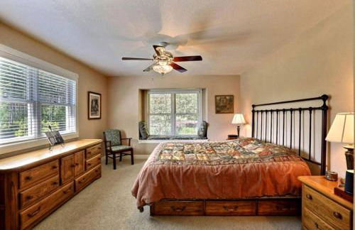 Four-Bedroom Luxury Vacation Rental on 80 Private Acres near Granite Peak, Wisconsin - Foto 5