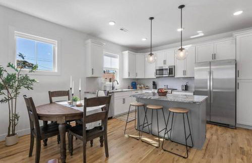 Duplex with Balcony and Spacious Dog-Friendly Oasis! - Foto 9