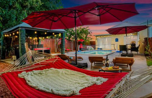 Heated Pool Spa BBQ Pool Table WiFi Near Beach-Downtown Fun - Foto 48