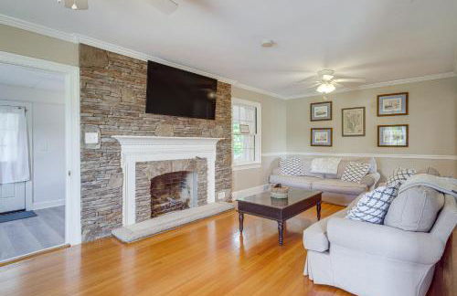 Pet-Friendly Home with Gazebo Minutes to Beach! - Foto 4