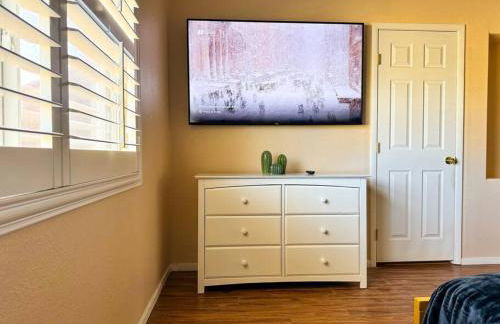 Spacious 4BR Fam Retreat King Bed WIFI And Parking - Foto 19