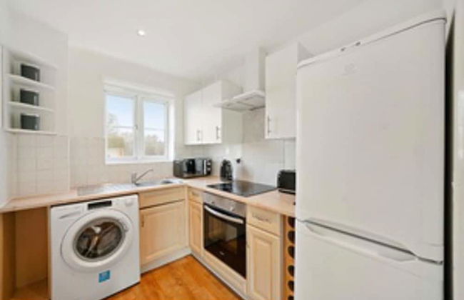 Stylish 2 bed Apt - Free Parking - Foto 5