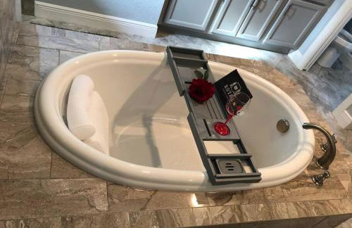 Luxury Waterfront Home With Heated Pool & Hot Tub - Foto 15