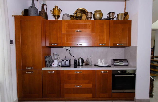 4 Bed Villa Estate Sleeps 7 - Pool, Garden, Sauna - Photo 9