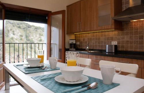 Quiet house in village center with mountains views - Photo 18