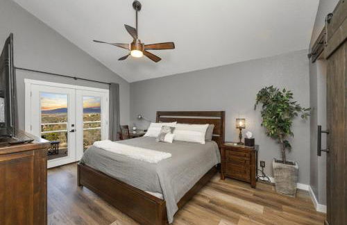 Lynx Lake Lux 6-BR HouseSleeps 22Hot TubGame Rm - Foto 45