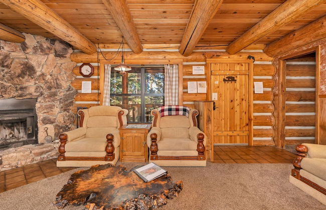 The Log Home Quintessential Log Cabin in Ynp! - Foto 32