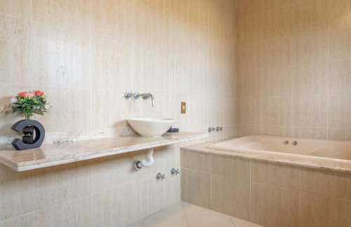 Exclusiva casa em Geriba com vista para o mar - Foto 39