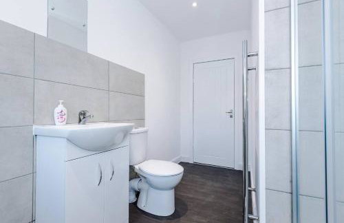 Comfy 3-BR Wirral Home | Free Parking & Wi-Fi - Foto 43