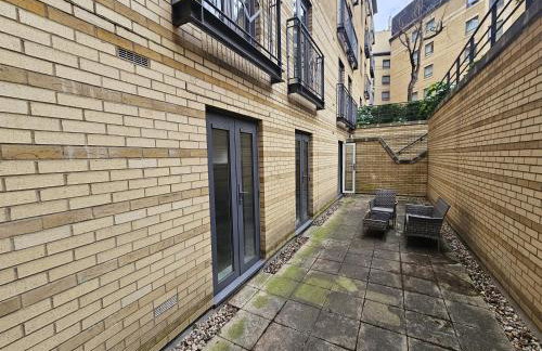 Luxury 3-Bed Apartment with Private Garden En-Suites & Underground Parking Prime NW6 London Location - Foto 28