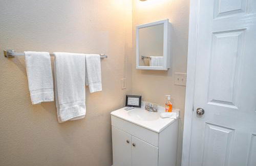 Houston St Guest house near Downtown/Military base - Foto 16