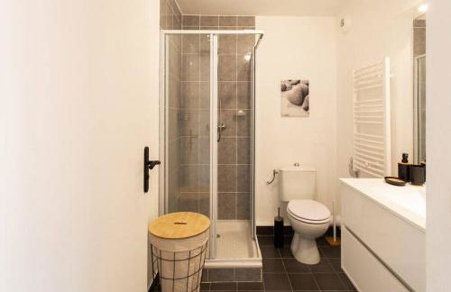 L44 1BDR Flat 10mins walk to port/Balcon, Parking, AC - Foto 26