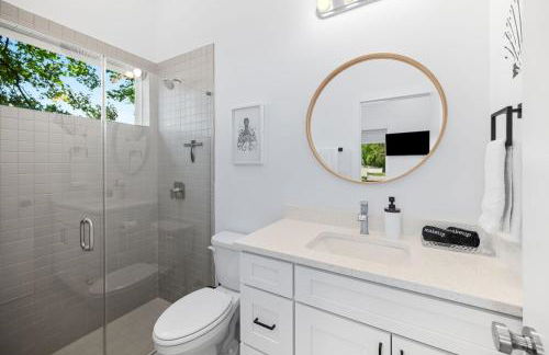 New-Dog Friendly,Hot Tub, Fire-pit, 1 mile to DTWN - Foto 42