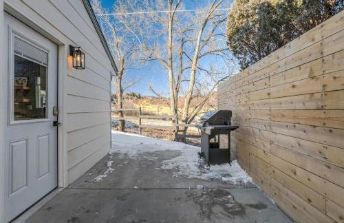 Secluded Westside Cottage - King Bed, Hot Tub, Views, Near Parks and Trails! - Foto 42