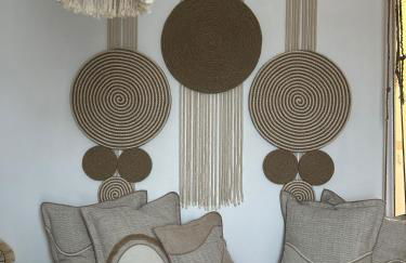 L A Boutique Suites with Private Hot Tub - Photo 61