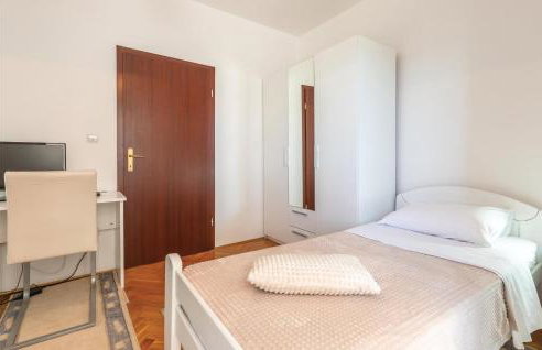 Four-Bedroom Holiday Home In Veliki Prolog - Foto 27