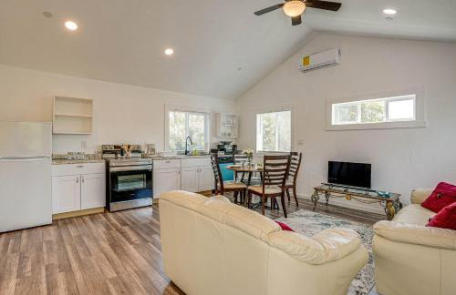 Quaint Concord Home with Covered Porch Near Hiking - Foto 1