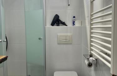 Schönes City-Apartment mit 2 Schlafzimmer, Parkplatz, ruhig und hell, D46-DG - Photo 29