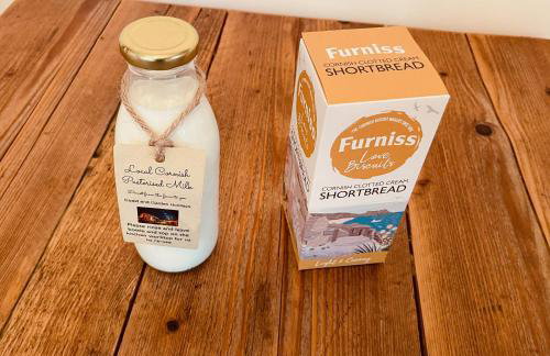 Sennen Cove, The Hedgerows, near 14 beaches, - Photo 6