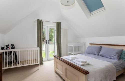 Stunning 5 Bed in the Centre of Bourton! - Photo 12