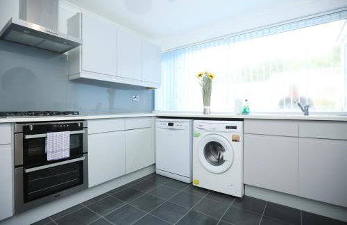 Gainsborough Place By N And N Stays Ltd, Perfect Location for Contractors and Corporate stays, Close to Cardiff Bay Area, Private Parking and fast Wifi - Foto 10