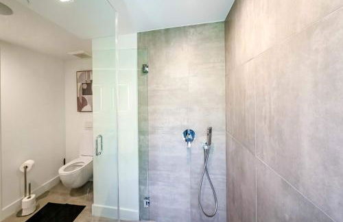 Bayview Villa by Rove Travel - Waterfront with Patio - Foto 23