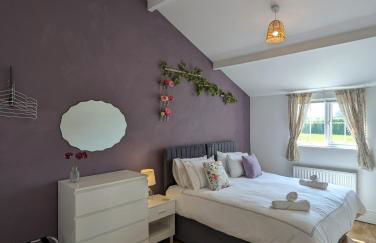 The Stables at Wits End, Hartford - Photo 1