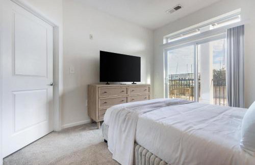 Landing Stylish 2BD Gym Clubhouse - Photo 8