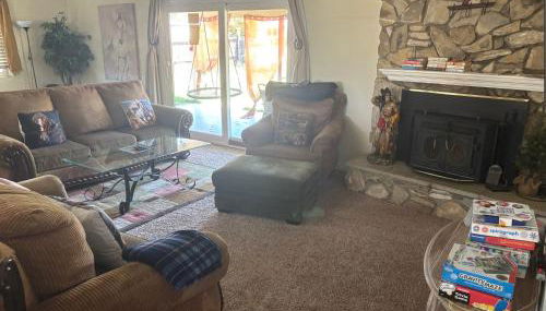 Peaceful & Cozy 3 bedroom Ranch-Home w/Fireplace - Foto 3