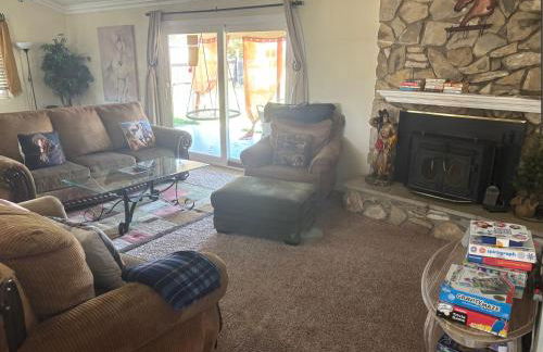 Peaceful & Cozy 3 bedroom Ranch-Home w/Fireplace - Foto 3