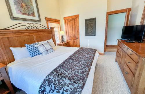 Lakefront home with fire pit and dock Near Wisp Resort - Foto 21