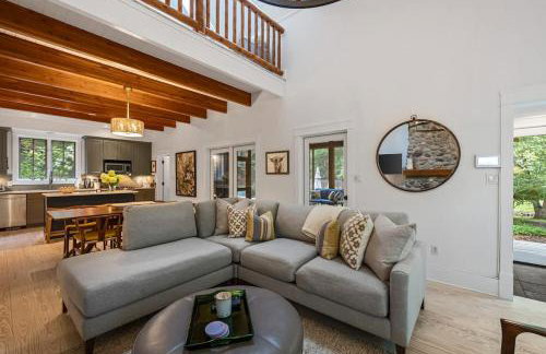 Bella and Dulce's Lakehouse by Juniper Holiday + Home - Photo 9