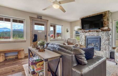 Cabin~Views~Heart of Town~W&D~Fireplace~Kitchen - Foto 2