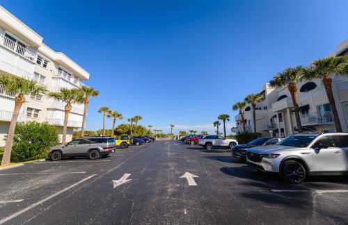 Enchanting 2-Bedroom Ground Floor Beach Condo at Cape Canaveral WiFi & AC - Foto 40