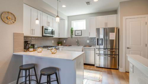 Rooftop Deck and Hot Tub Walkable Denver Townhome - Foto 2