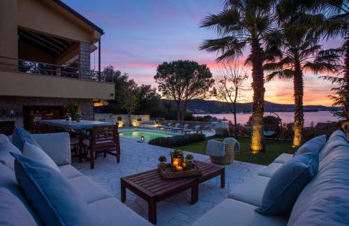 Villa Barotul with pool - Photo 1