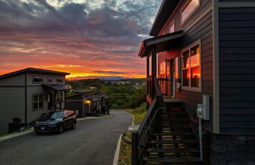 Family or couple retreat next to Downtown, Dollywood & Smoky Mountains! - Foto 41