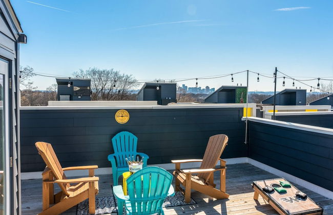 Spectacular Condo Rooftop Deck Great for Groups - Photo 20