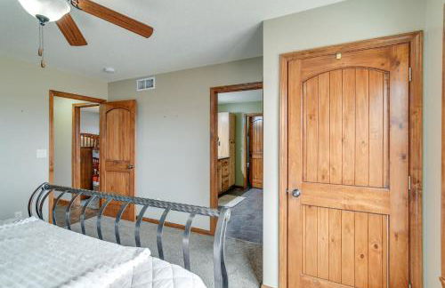 6 Mi to Dtwn Pella Riverfront Cabin with Game Room! - Foto 14