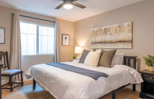 Folsom Old Town Escape • Cozy Cottage + Library - Foto 48