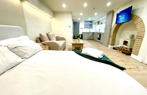 A2 HighTown Apartment, Steps from Luton Train Station - Foto 12