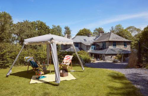 Ty Pandy Eclectic Luxury Family cottage Sleeps 8 adults and 2 children - Photo 45