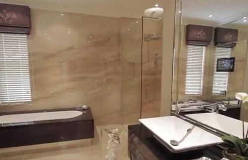 Luxurious House with private garden & Tree house - Foto 24