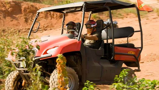 Desfrutando da rota de buggy