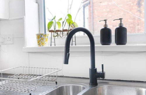 EcoCrest-Superior 2 Bedroom 2 Bath - Free Parking - Sleeps 5 - Photo 18