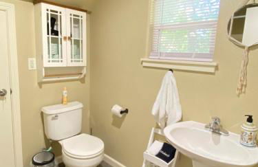 Near Downtown- Kitchen-washerdryer-parking - Foto 30