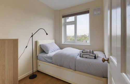 Modern 4 bedroom house in Heathrow, London - Foto 16
